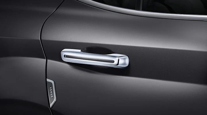 Chrome Handle Garnish